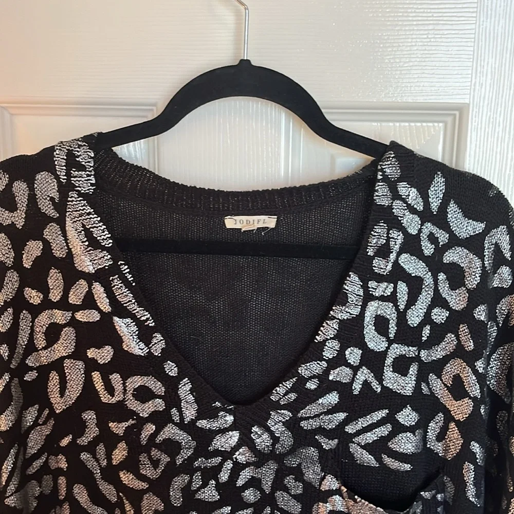 Jodifl Oversized Metallic Leopard Sweater Top - Picture 2 of 8
